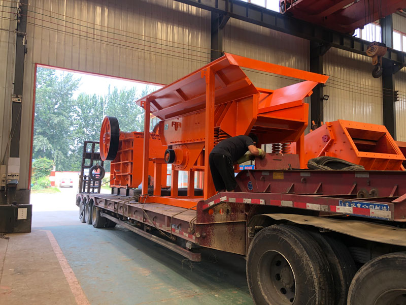 草莓视频在线免费设备+振动给料机发往湖南